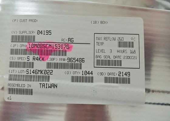 Port de programmation sur le terrain 10M08SCM153I7G MBGA-153 FPGA non volatil IC à 450 MHz logique programmable