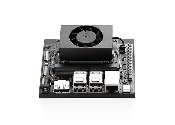 Kit de développement Jetson Orin Nano avec puce processeur IA offrant 67 TOPS de performance IA, 8 Go de mémoire LPDDR5 pour les applications d'IA générative en périphérie