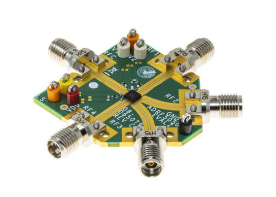 ADRF5050-EVALZ Conseil d'évaluation des solutions embarquées Pour le commutateur SP4T au silicium ADRF5050