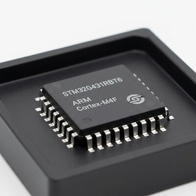 Microcontrôleur STM32G431RBT6 ARM Cortex-M4F avec une vitesse de 170 MHz, 128 Ko de mémoire Flash et un cœur unique 32 bits dans un boîtier LQFP64