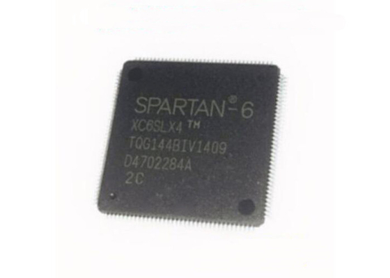 Les puces FPGA sont équipées de puces XC6SLX4-2TQG144C.