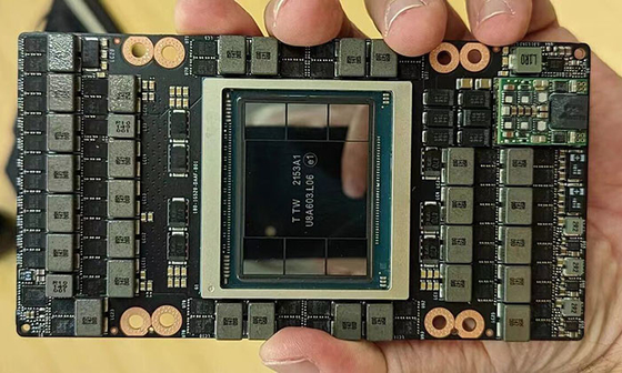 Puce de traitement d'IA H200 haute vitesse 141 Go GPU à noyau tensor pour l'IA générative et le HPC